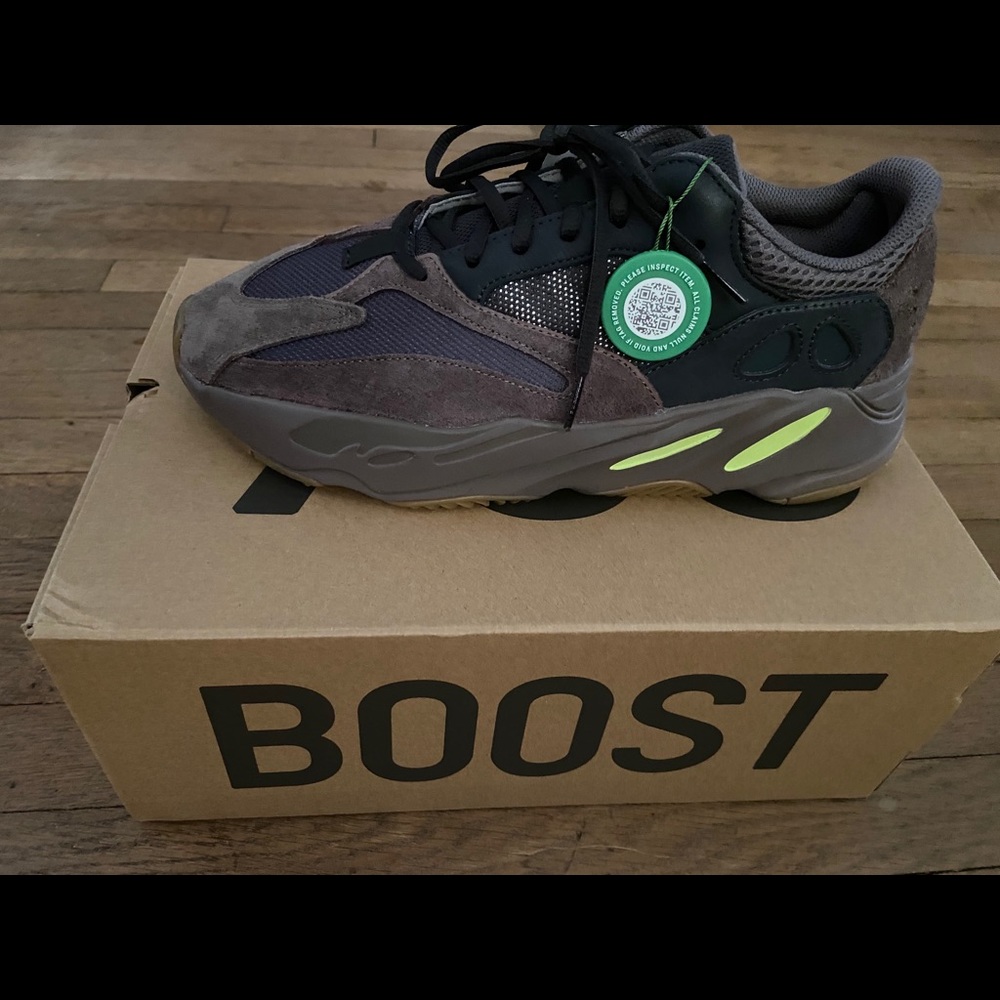 Too small. Fits only Size 11.1/2